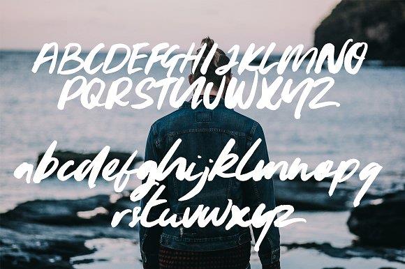 Youngblood Brush Font