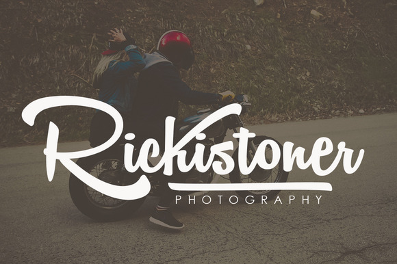 Vantom Script Font