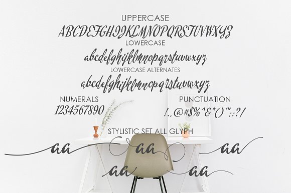 Chintia Script Font