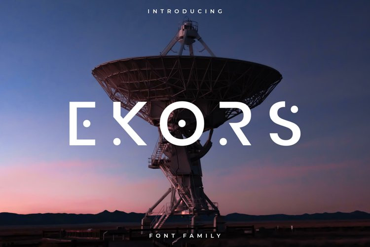 Ekors Display Font