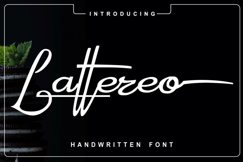 Lattereo Script Font