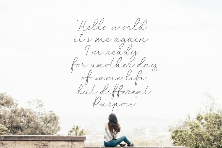 Marina Bullock Handwritten Font