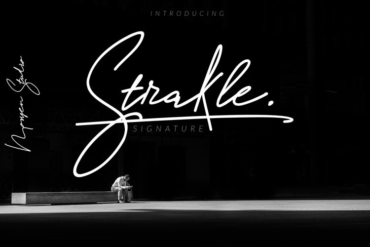 Strakle Script Font