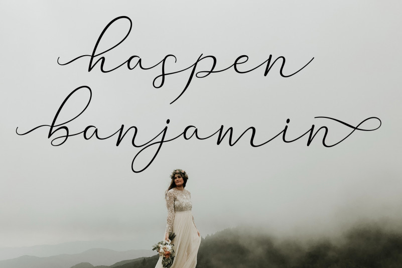 Avran Script Font