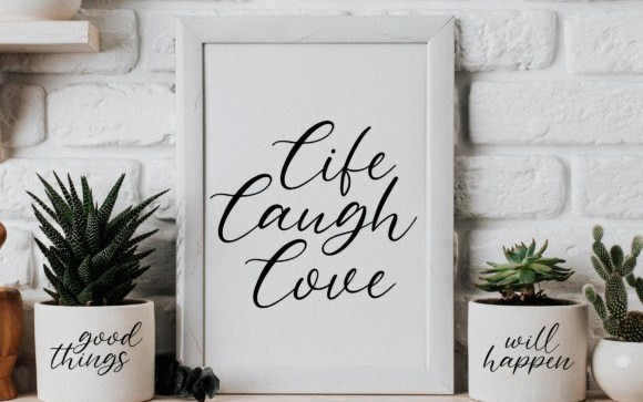 Eallitapie Script Font