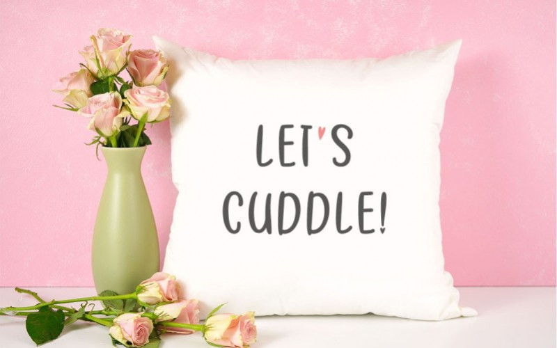 Warm Winter Cuddles Display Font