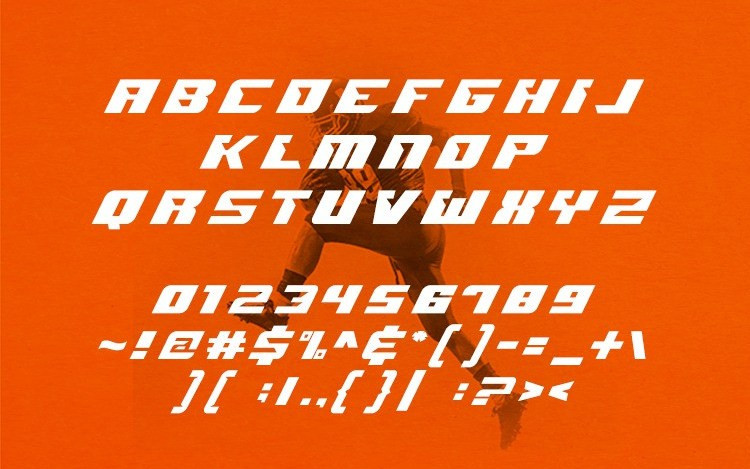 QUARTERBACK Display Font