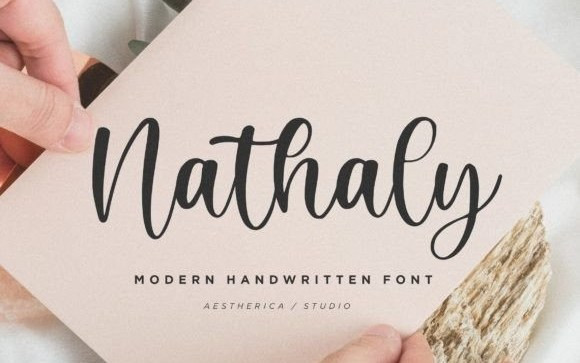 Nathaly Script Font